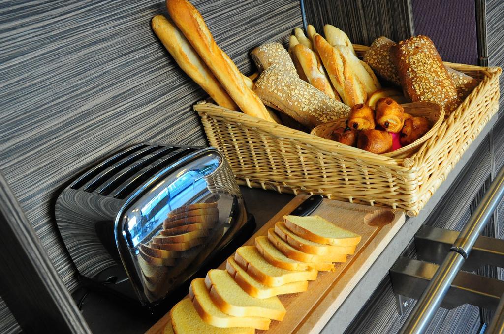 Eastlodge Lyon Est Eurexpo Saint-Priest  Restaurant photo